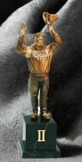 Бронзовый приз «Чемпион-спортсмен» — 2 место, на змеевике — оригинальный подарок