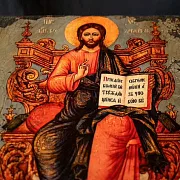 Икона деревянная "Спас-Вседержитель на троне" — оригинальный подарок — фотография 7