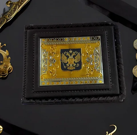 Кожаный зажим «Герб» — оригинальный подарок