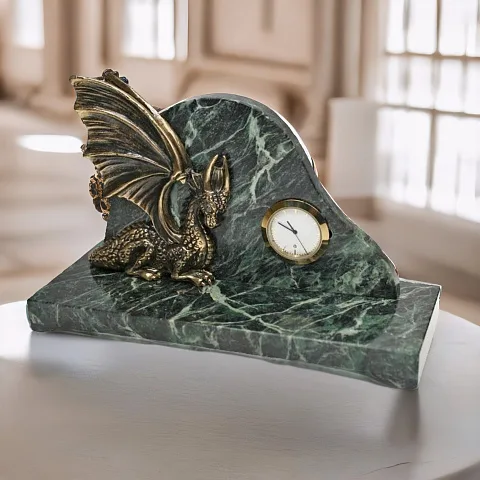 Часы «Дракон» с барельефом — оригинальный подарок