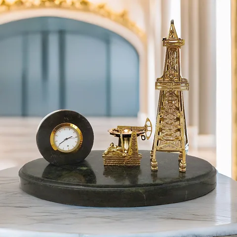 Ручная работа: Часы с нефтяной вышкой и качалкой