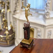 Статуэтка «Гермес» на камне — креноид и долерит — оригинальный подарок — фотография 1