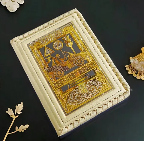 Женская обложка для автодокументов из белой кожи — необычный подарок