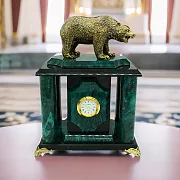 Интерьерные часы «Медведь» из змеевика — оригинальный подарок — фотография 1