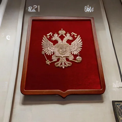 Панно «Герб России» с геральдической рамкой, большое — необычный подарок