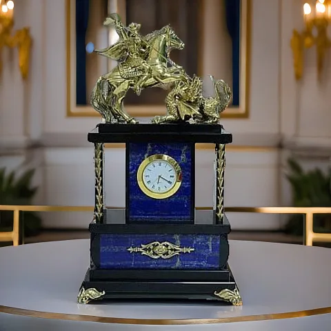 Ручная работа: Сувенирные настольные часы «Георгий Победоносец» из лазурита
