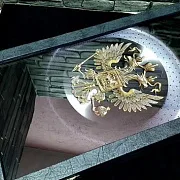 Подарочные нарды под стеклом «Герб России» — фотография 7