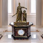 Подарочные часы «Россия» с воительницей — фотография 1