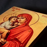 Икона деревянная "Богоматерь Почаевская" — необычный подарок — фотография 6