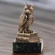 Статуэтка «Сова» на книгах и змеевике — необычный подарок — фотография 1