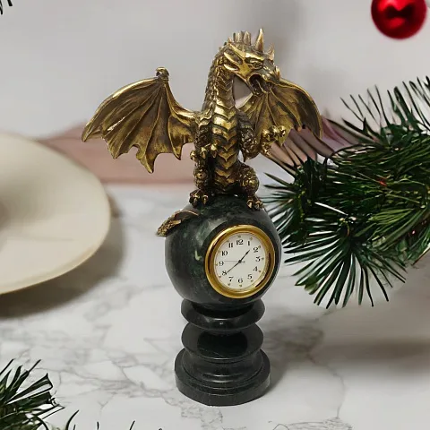 Подарочные часы с драконом на шаре