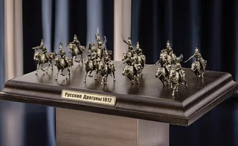 Ручная работа: Диорама «Русские драгуны 1812 г.» из бронзы и ясеня, 1:72