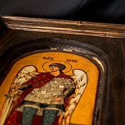 Икона "Архангел Михаил" в деревянной раме — оригинальный подарок — фотография 6