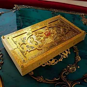 Подарочные деревянные нарды «Герб РФ» с позолоченной златоустовской гравюрой — фотография 1