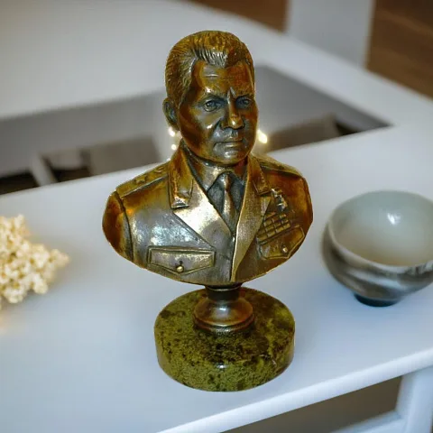 На память: Бюст «Шойгу С.К.» из бронзы