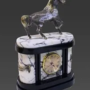 Каминные часы «Конь» из мрамора и долерита — оригинальный подарок — фотография 3