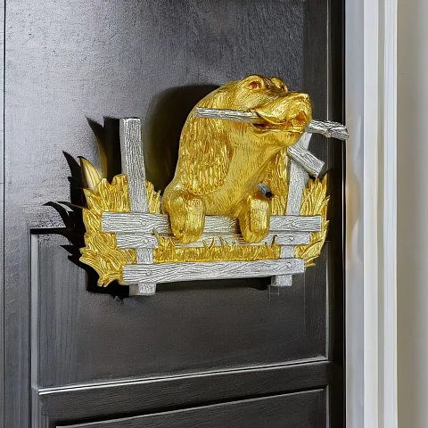 Вешалка для сумок «Собака» с золочением в подарок