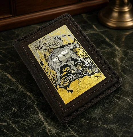 На память: Кожаная обложка на паспорт «Волк»
