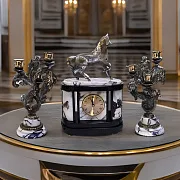 Каминные часы «Конь» с канделябрами в подарок — фотография 1